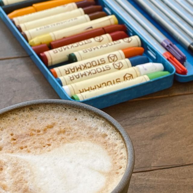 Join us for Coffee & Coloring on Floor 2 today, 3-6pm 🎨 we’re stocked up on fall flavors, fun colors, and positive vibes all the way through midterm week!