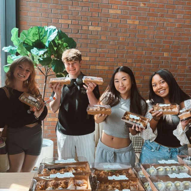 Roll Through Wednesday was a HIT!🍣
•
•
• 
#vervestl #slulife #washulove #bilikensforlife