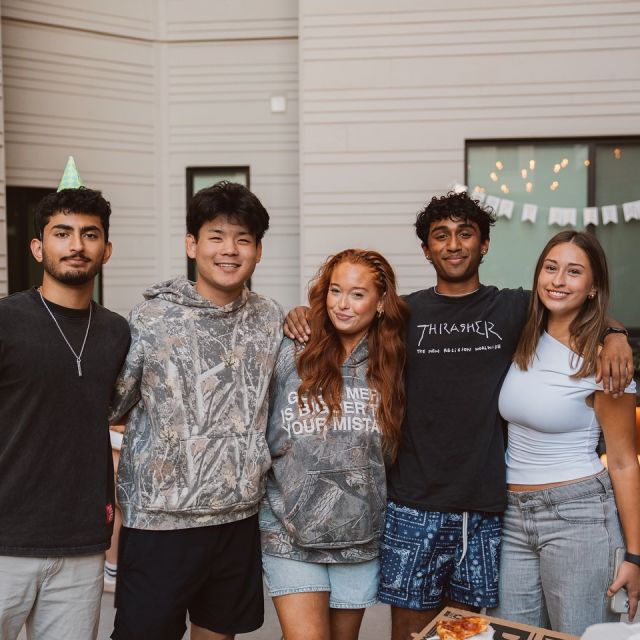 Birthday Celebrations at VERVE>>> There’s no better place to celebrate another trip around the sun than with your crew right here🥳✨ 
•
•
•
•
•
#VERVESTL #birthday #celebrate #friends #apartmentliving #WeLoveOurResidents #STL
