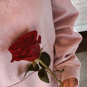 We hope to see you and all your friends this Thursday at VERVE, 7 PM for free wine and beer, bouquet making and beer pong! @sipmobilebarco 🌹