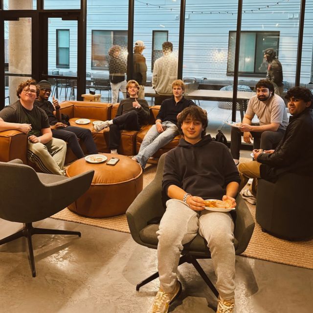 🫶🏼 Live Better with Friends
🤩 Live Better at VERVE 

Refer a Friend is happening. 
You Refer. They move in. We give you $500! 
.
.
.
#vervestl #stl#summer #stlouisuniversity #slu #washu #washingtonuniversityinstlouis #ᴛᴏᴜʀᴛᴏᴅᴀʏ #referral
