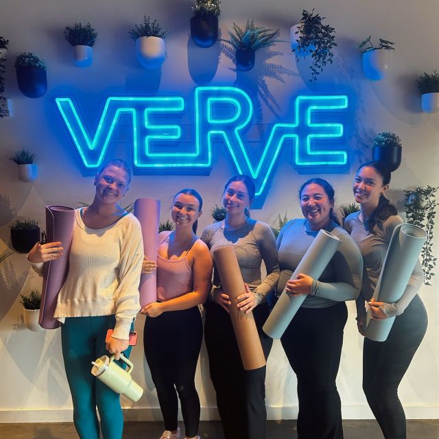 Sunrise yoga was a blast this morning 🧘‍♀️ 

Thank you @leafygreenyoga for a restorative session, can’t wait for the next one!