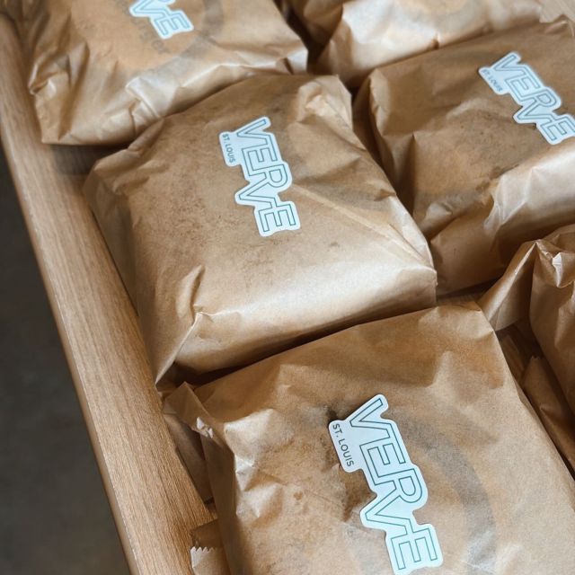 Taking care of SLU students one double cheeseburger at a time🍔📝
•
•
•
•
•
#SLU #finals #VERVE #apartmentliving #cheeseburgers #Livingourbestdamnlife