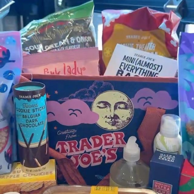 POV: You just found out Grocery Bingo is back at VERVE and you’re not playing about those prizes 🛒✨
We don’t do basic bingo here.
🎁 Want in? Slide through Friday. 3pm-5pm! #saintlouisuniversity #washingtonuniversityinstlouis #washu #verve #slu #apartmentliving #traderjoes